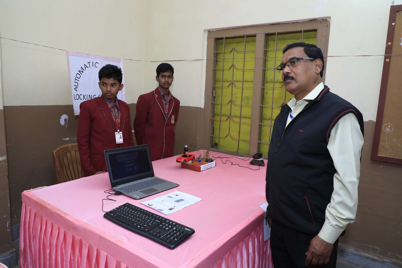 alt